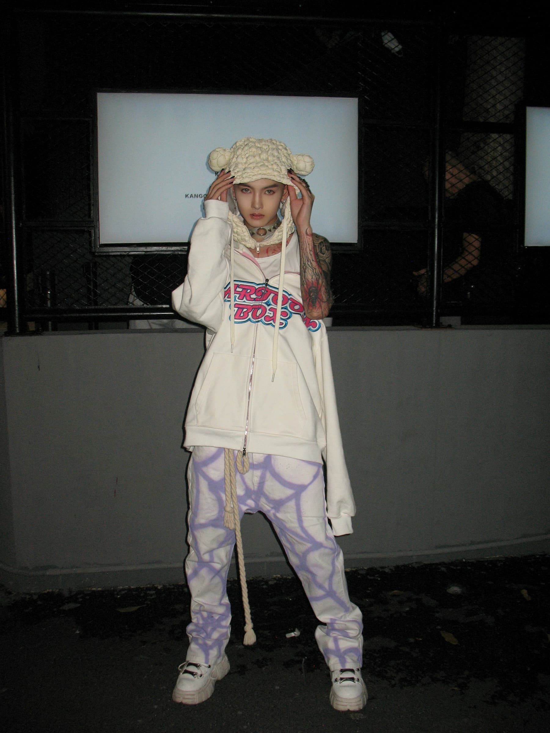 【wu! 】Original spray-painted purple spider dark ripped micro-flared casual pants men's and women's jeans