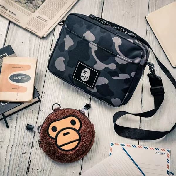 Japanese magazine appendix trendy brand new black camouflage shoulder messenger bag monkey head sundries coin purse two-piece set