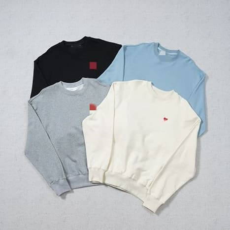 AM sweatshirt round collar classic small red heart A