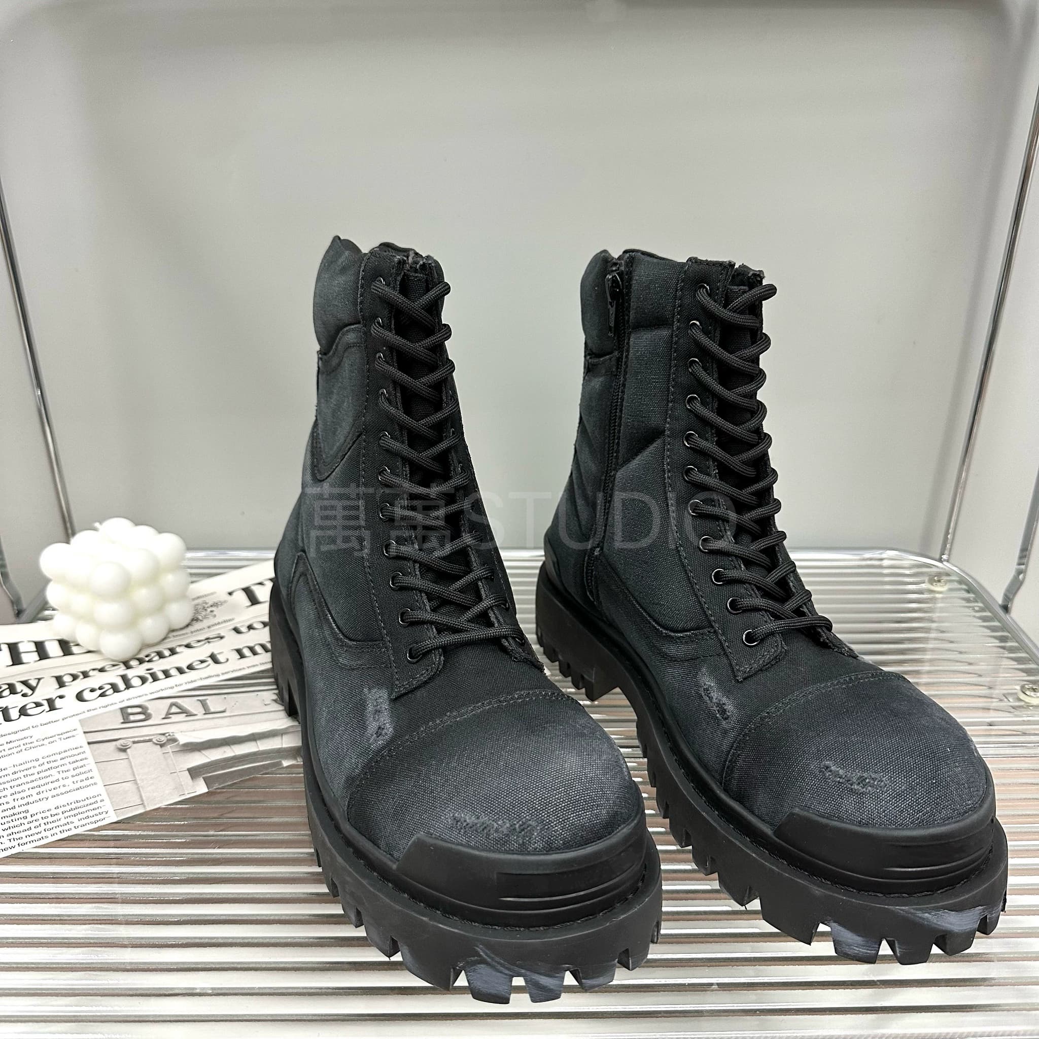 【Wanwan STUDIO】Retro style old damaged 11-hole big head Martin boots for men, rubbed and damaged boots